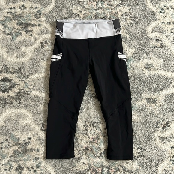Lululemon Run Mod Moves Crop 17” - Picture 1 of 10